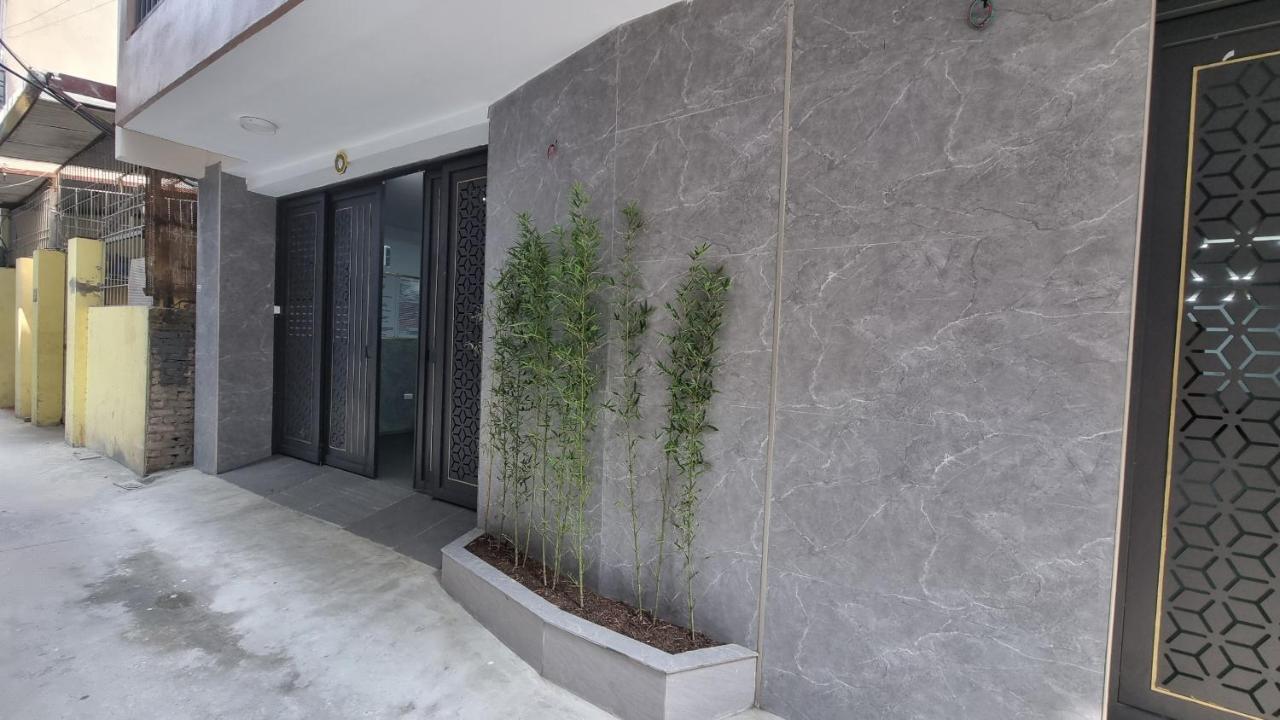 Era Khuc Thua Du Khách sạn hẻo lánh *